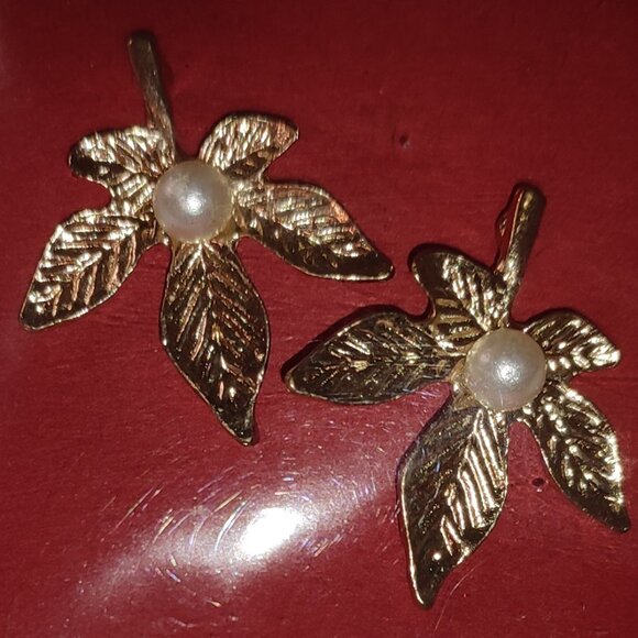 Academia Autumn fall Leaf with Pearl Earrings Golden Vintage Studs - Picture 1 of 6